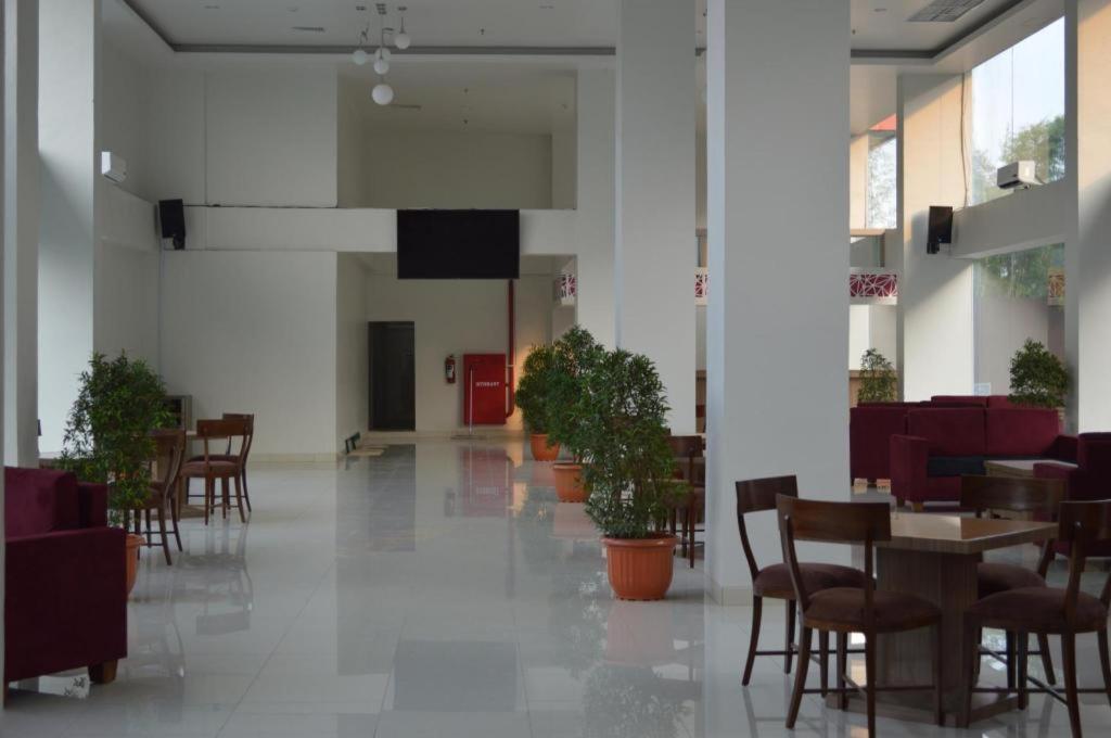 Win Grand Hotel Bekasi Exteriör bild