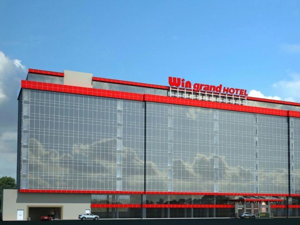 Win Grand Hotel Bekasi Exteriör bild